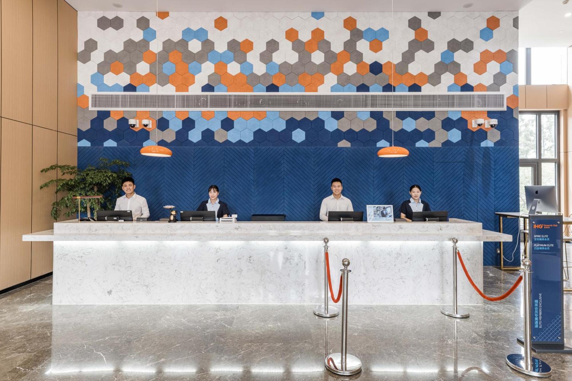 Holiday Inn Express Shanghai Pudong Chuansha, An Ihg Hotel Exterior foto
